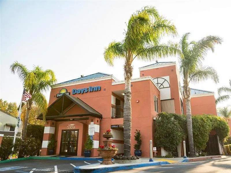 Days Inn By Wyndham Concord Hotel