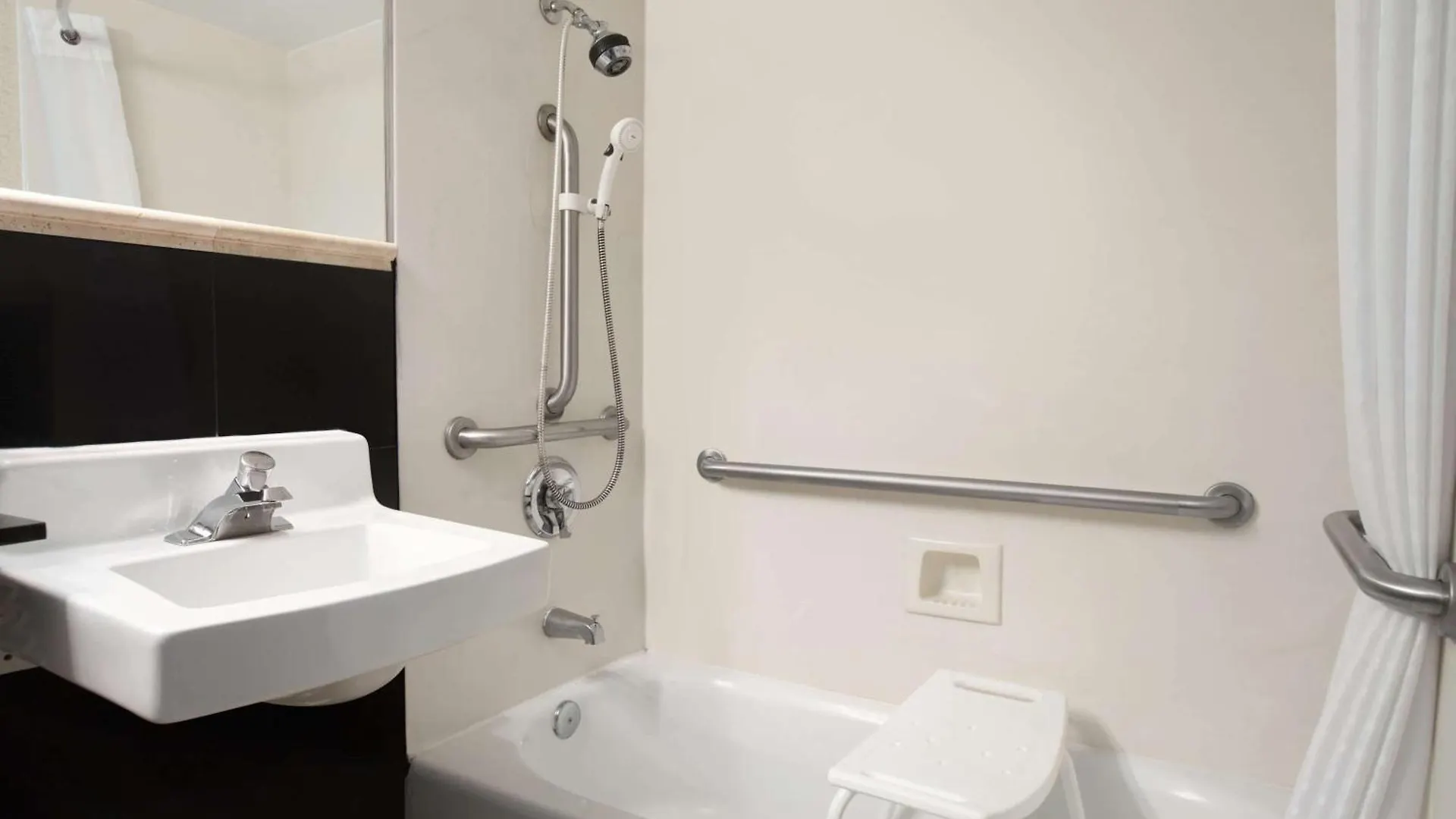 Days Inn By Wyndham Concord 2*,  United States