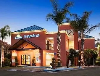 Days Inn By Wyndham Concord Hotel